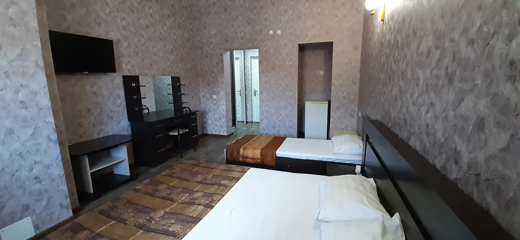 Трёхместный номер С 2х спальной и 1 спальной кроватями — спальное место