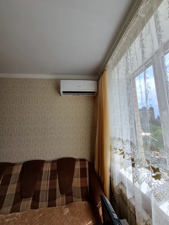 Квартира однокомнатная на улице Орджоникидзе, 37 м², Ессентуки — спальня, фото 5