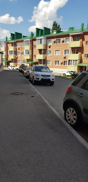 Квартира однокомнатная на улице Орджоникидзе, 37 м², Ессентуки — двор