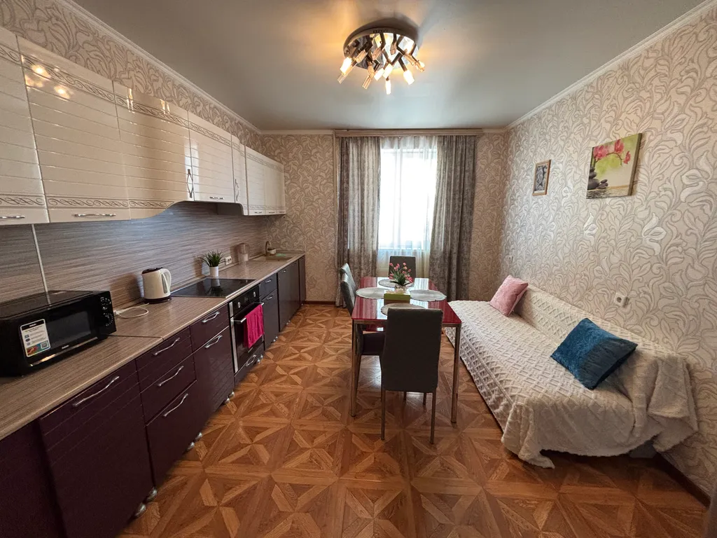 Апартаменты двухкомнатные на проспекте Первомайском, 68 м², Рязань — кухня, фото 2