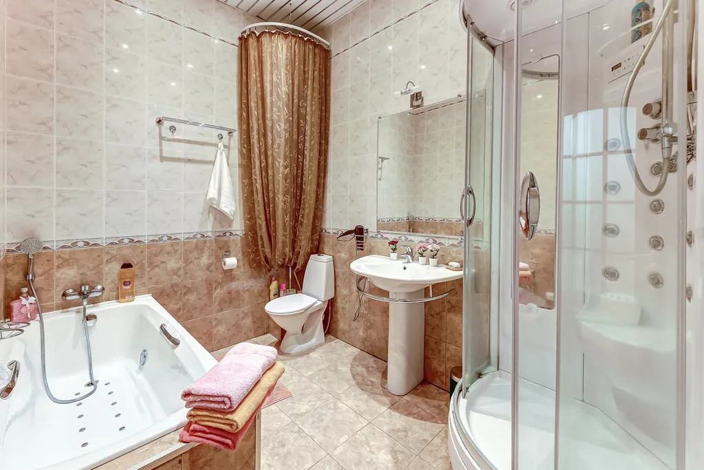 Апартаменты трёхкомнатные у Адмы, в Адмиралтейском, 100 м², Санкт-Петербург — ванная комната