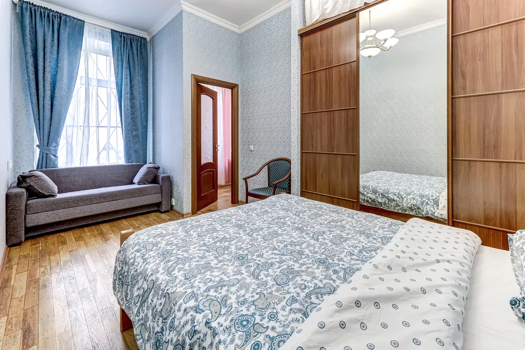 Апартаменты трёхкомнатные у Адмы, в Адмиралтейском, 100 м², Санкт-Петербург — спальня, фото 11