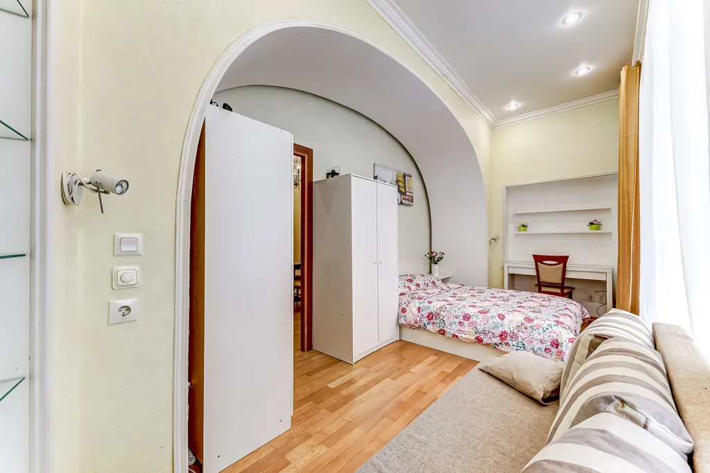 Апартаменты трёхкомнатные у Адмы, в Адмиралтейском, 100 м², Санкт-Петербург — спальня, фото 17
