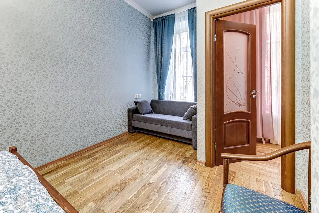 Апартаменты трёхкомнатные у Адмы, в Адмиралтейском, 100 м², Санкт-Петербург — спальня, фото 18