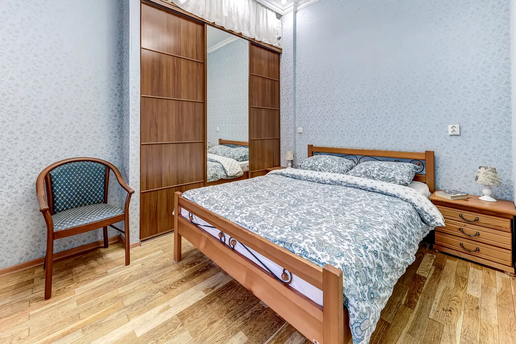 Апартаменты трёхкомнатные у Адмы, в Адмиралтейском, 100 м², Санкт-Петербург — спальня, фото 21