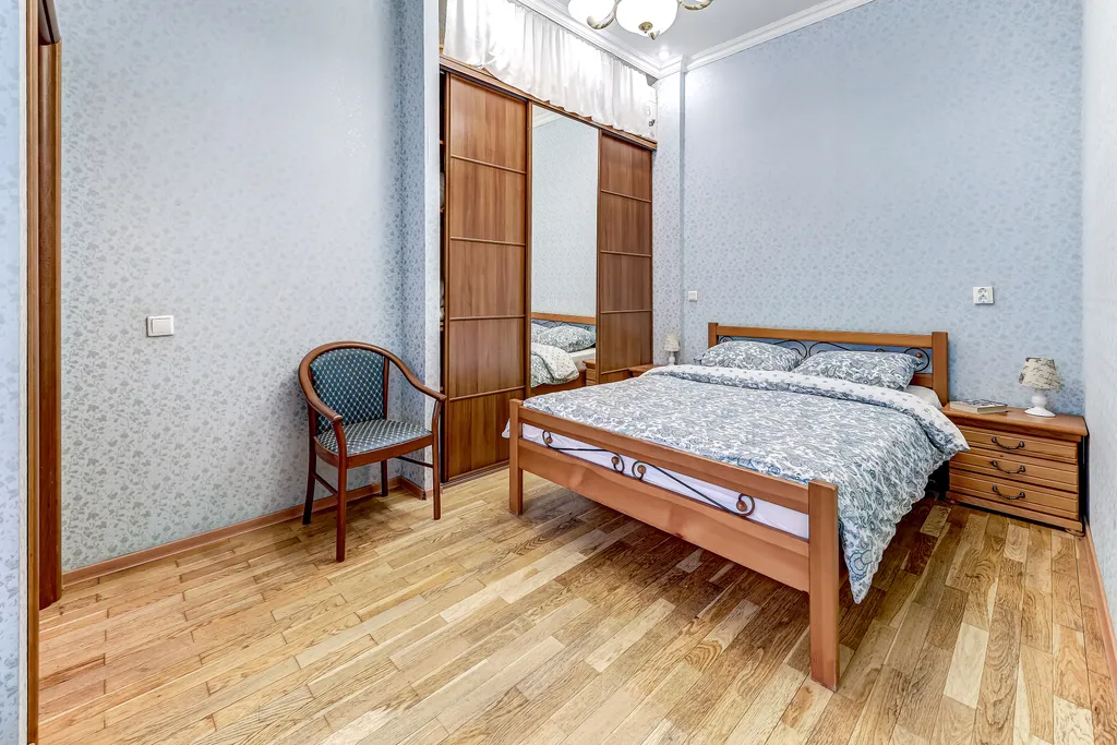Апартаменты трёхкомнатные у Адмы, в Адмиралтейском, 100 м², Санкт-Петербург — спальня, фото 22