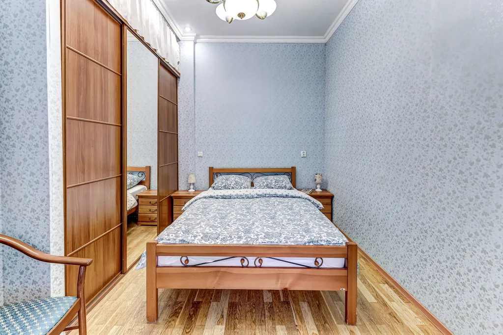 Апартаменты трёхкомнатные у Адмы, в Адмиралтейском, 100 м², Санкт-Петербург — спальня, фото 23