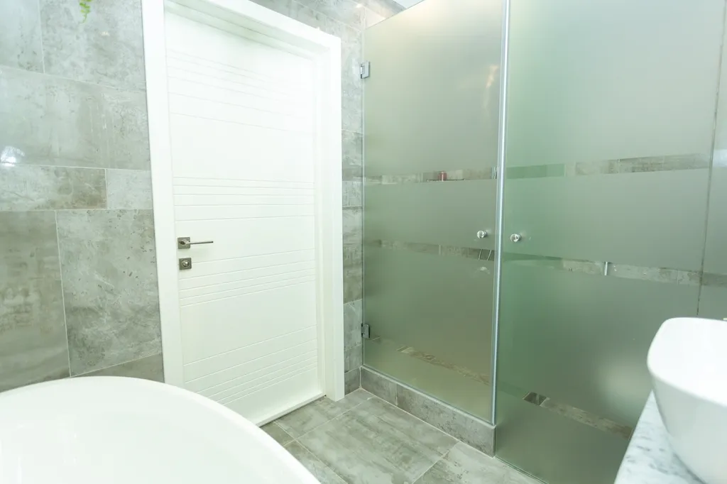 Квартира двухкомнатная в Советском, 82 м², Казань — ванная комната, фото 3