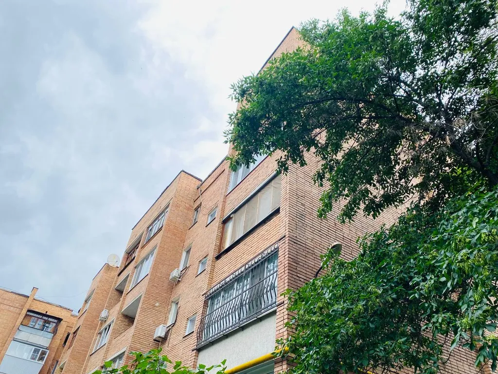 Квартира однокомнатная в Октябрьском, 35 м², Самара — двор