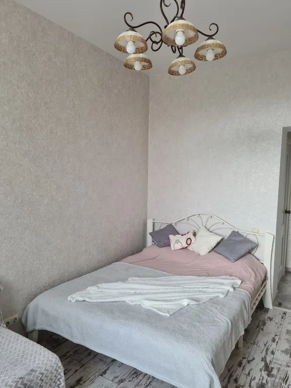 Квартира двухкомнатная в Фрунзенском, 50 м², Владивосток — спальня, фото 3