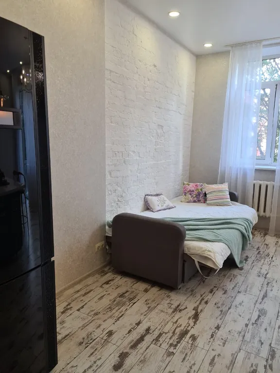 Квартира двухкомнатная в Фрунзенском, 50 м², Владивосток — спальня, фото 4