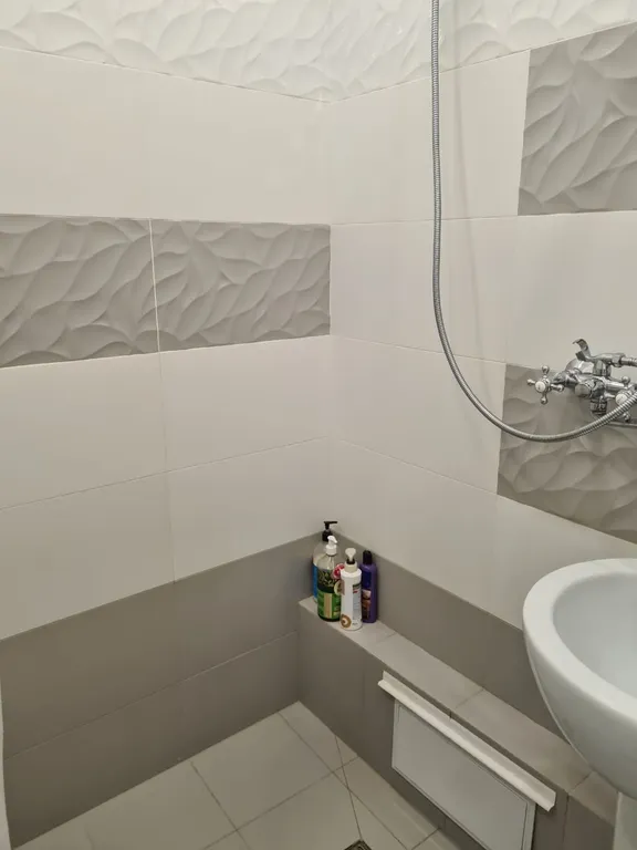 Квартира двухкомнатная в Фрунзенском, 50 м², Владивосток — ванная комната, фото 2