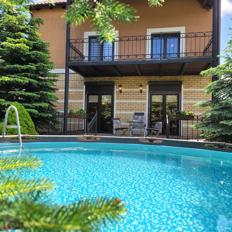 Вилла Морская - уютный дом с бассейном на берегу Балтийского моря