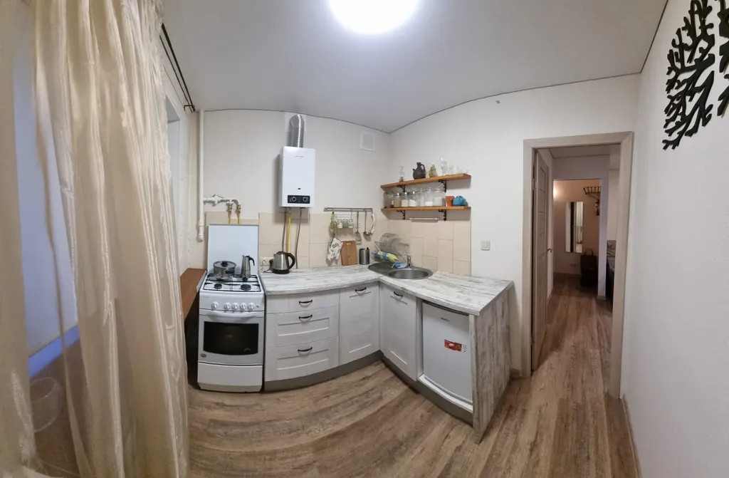 Квартира однокомнатная у Площади Габдуллы Тукая, в Вахитовском, 32 м², Казань — кухня, фото 2