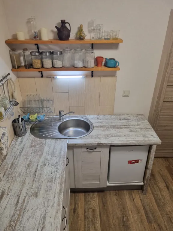Квартира однокомнатная у Площади Габдуллы Тукая, в Вахитовском, 32 м², Казань — кухня, фото 3