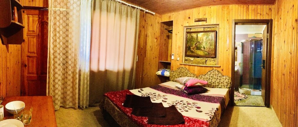 Трёхместный номер Двух-трехместный номер с удобствами и кондиционером — детали