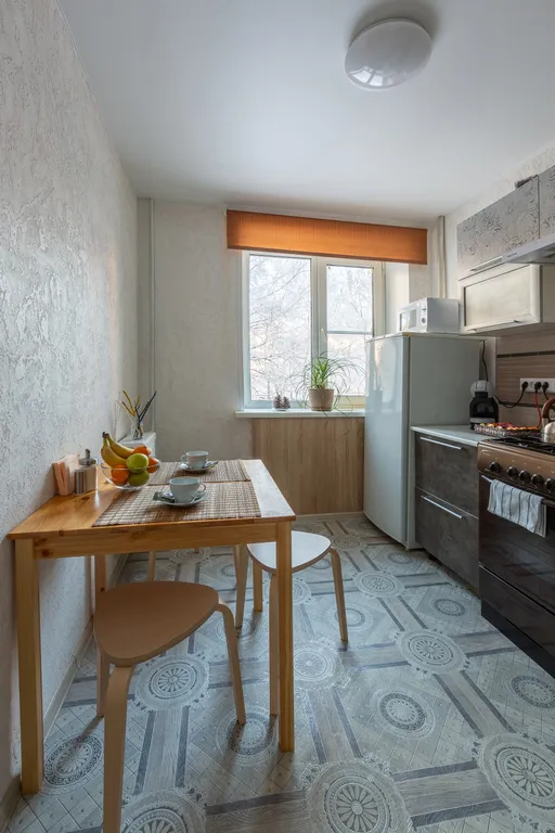 Квартира однокомнатная у Российской, в Октябрьском, 33 м², Самара — кухня, фото 6