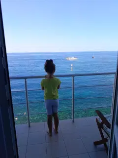 Фото гостя 2 — Апартаменты трёхкомнатные на набережной Пушкина, 93 м², Гурзуф